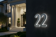 画像をギャラリービューアに読み込む, LUMO Lighting | 現代的な照明付き住所番号 5 インチ (屋外用) - シルバー/ブラッシュドアルミニウム