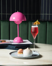 Afbeelding in Gallery-weergave laden, &TRADITION | Flowerpot VP9 Portable van Verner Panton 1968 - Meerdere kleuren beschikbaar