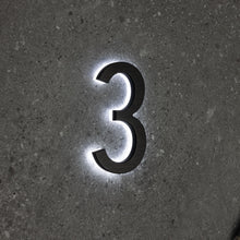 Afbeelding in Gallery-weergave laden, LUMO Lighting Technology | Illuminated Backlit LED Address Number 5" (Outdoor) - Black/Brushed Aluminum