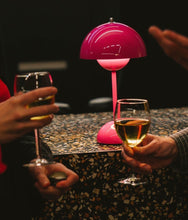 Afbeelding in Gallery-weergave laden, &TRADITION | Flowerpot VP9 Portable van Verner Panton 1968 - Meerdere kleuren beschikbaar