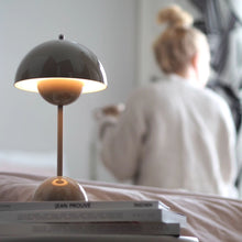 Afbeelding in Gallery-weergave laden, &TRADITION | Flowerpot VP9 Portable van Verner Panton 1968 - Meerdere kleuren beschikbaar