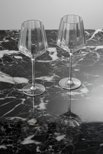 Load image into Gallery viewer, MODERNISM | Cullinan krystall rødvinsglass