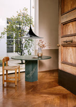 Laden Sie das Bild in den Galerie-Viewer, GUBI | Semi-Pendelleuchte (mehrere Farben erhältlich)