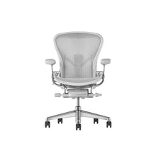 Laden Sie das Bild in den Galerie-Viewer, NORMANN COPENHAGEN | Glockenlampe – Weiß (mehrere Größen)