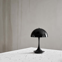 Afbeelding in Gallery-weergave laden, Louis Poulsen by Verner Panton 1971 | Panthella 160 Portable Table Lamp