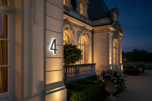 画像をギャラリービューアに読み込む, LUMO Lighting | 現代的な照明付き住所番号 5 インチ (屋外用) - ブラック/ブラッシュドアルミニウム