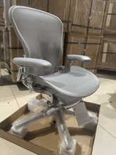 Laden Sie das Bild in den Galerie-Viewer, NORMANN COPENHAGEN | Glockenlampe – Weiß (mehrere Größen)