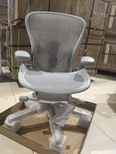 Laden Sie das Bild in den Galerie-Viewer, NORMANN COPENHAGEN | Glockenlampe – Weiß (mehrere Größen)