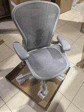 Laden Sie das Bild in den Galerie-Viewer, NORMANN COPENHAGEN | Glockenlampe – Weiß (mehrere Größen)