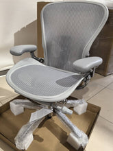 Laden Sie das Bild in den Galerie-Viewer, NORMANN COPENHAGEN | Glockenlampe – Weiß (mehrere Größen)