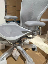 Laden Sie das Bild in den Galerie-Viewer, NORMANN COPENHAGEN | Glockenlampe – Weiß (mehrere Größen)