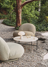 Afbeelding in Gallery-weergave laden, GUBI | Obello draagbare tafellamp - mat mondgeblazen glazen kap