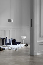 Laden Sie das Bild in den Galerie-Viewer, NEUE ARBEITEN | Kizu Tischlampe - Weißer Marmor, Klein