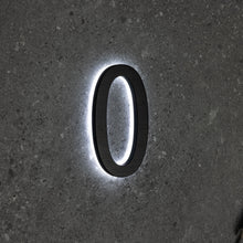 Ladda upp bild till gallerivisning, LUMO-Beleuchtung | Moderne beleuchtete Hausnummer 5&quot; (Außenbereich) - Schwarz/gebürstetes Aluminium 
