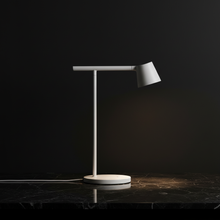 Charger l&#39;image dans la galerie, MUUTO | Lampe de table Tip - Plusieurs finitions disponibles
