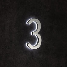 Charger l&#39;image dans la galerie, LUMO-Beleuchtung | Moderne beleuchtete Hausnummer 5&quot; (Außenbereich) - Silber/gebürstetes Aluminium 
