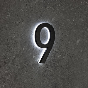 LUMO Lighting | 現代的な照明付き住所番号 5 インチ (屋外用) - ブラック/ブラッシュドアルミニウム