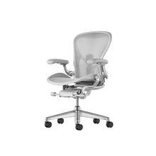 Laden Sie das Bild in den Galerie-Viewer, NORMANN COPENHAGEN | Glockenlampe – Weiß (mehrere Größen)
