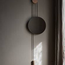 Charger l&#39;image dans la galerie, NEW WORKS | Lampe de table Kizu - Marbre Marquina noir, grande
