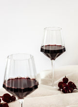 Charger l&#39;image dans la galerie, MODERNISM | Verres à vin rouge en cristal Cullinan
