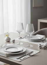 Load image into Gallery viewer, MODERNISM | Cullinan krystall rødvinsglass
