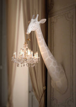 Laden Sie das Bild in den Galerie-Viewer, QEEBOO | Giraffe In Love - Wall Lamp (Black &amp; White Available)
