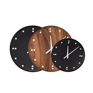 ARCHITECHMADE | Fj-Uhr – Schwarze Esche und Aluminium (35 cm)